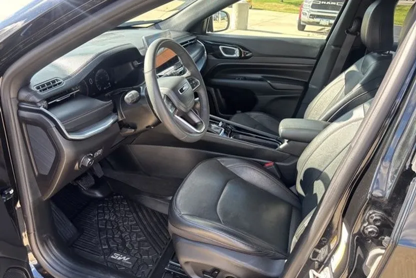 2023 Jeep Compass Limited photo 1