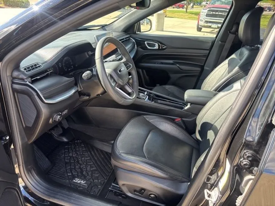 2023 Jeep Compass Limited photo 1