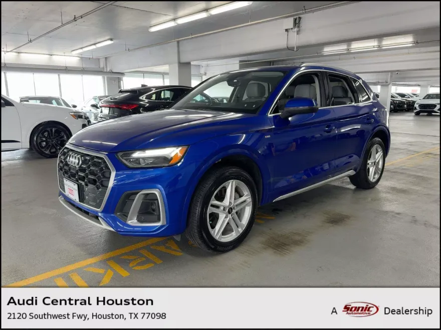 2022 Audi Q5 S line Premium Plus photo 1