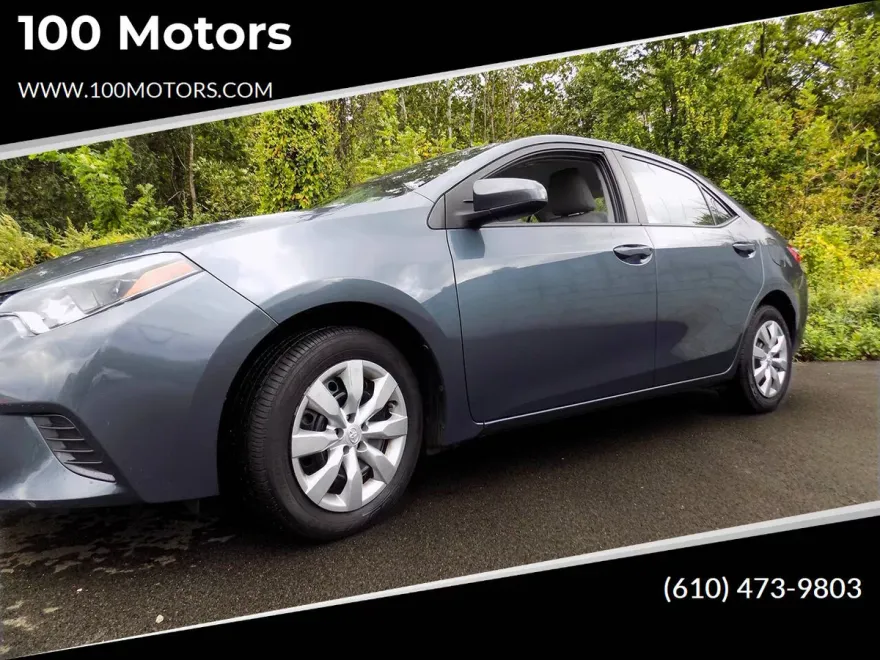 2015 Toyota Corolla LE photo 1