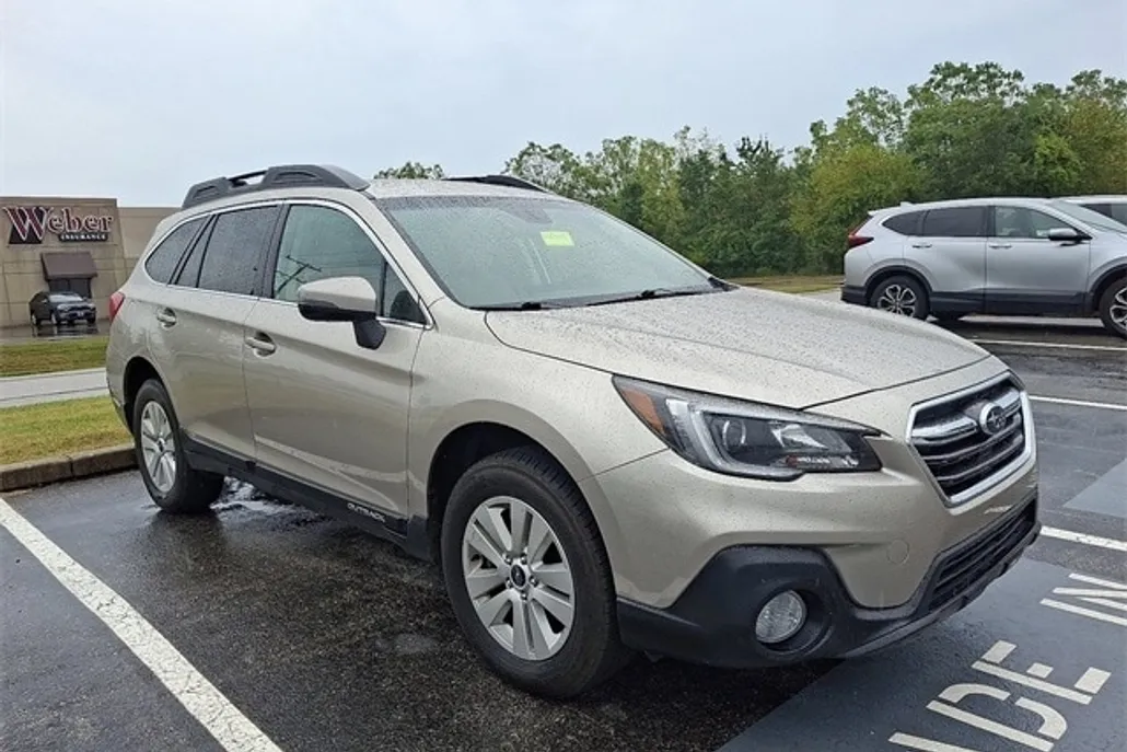 2018 Subaru Outback 2.5i Premium photo 1