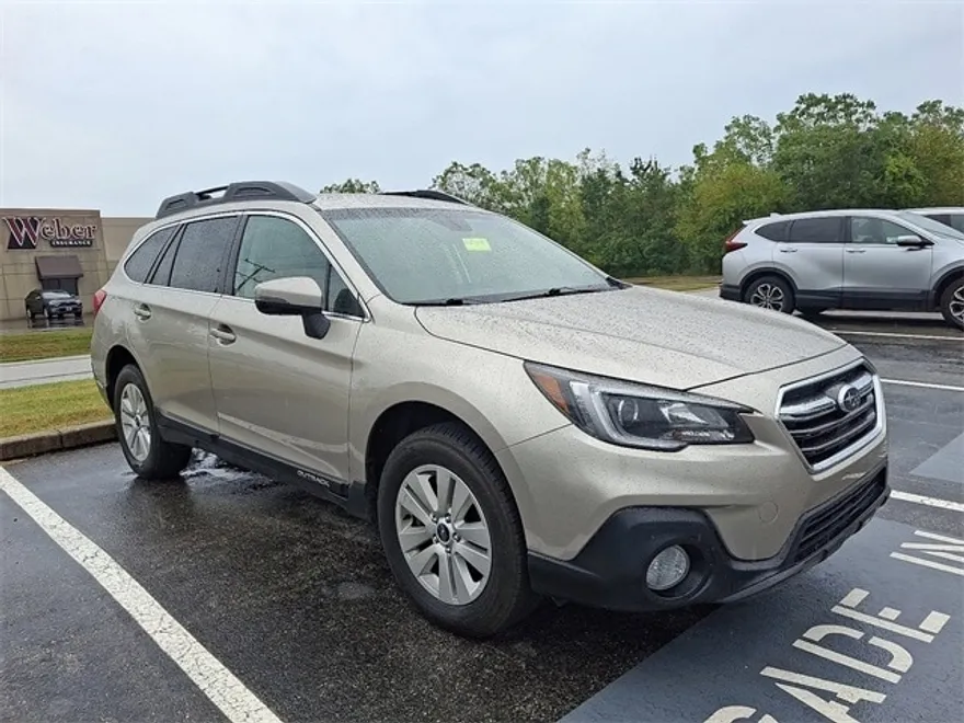 2018 Subaru Outback 2.5i Premium photo 1