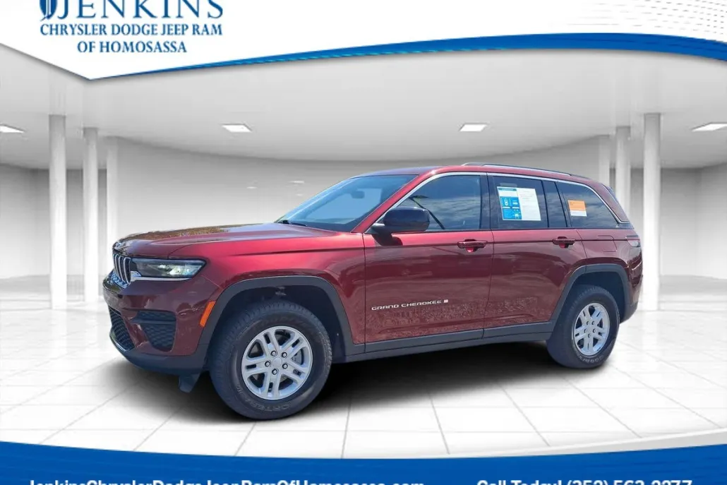 2022 Jeep Grand Cherokee Laredo photo 1