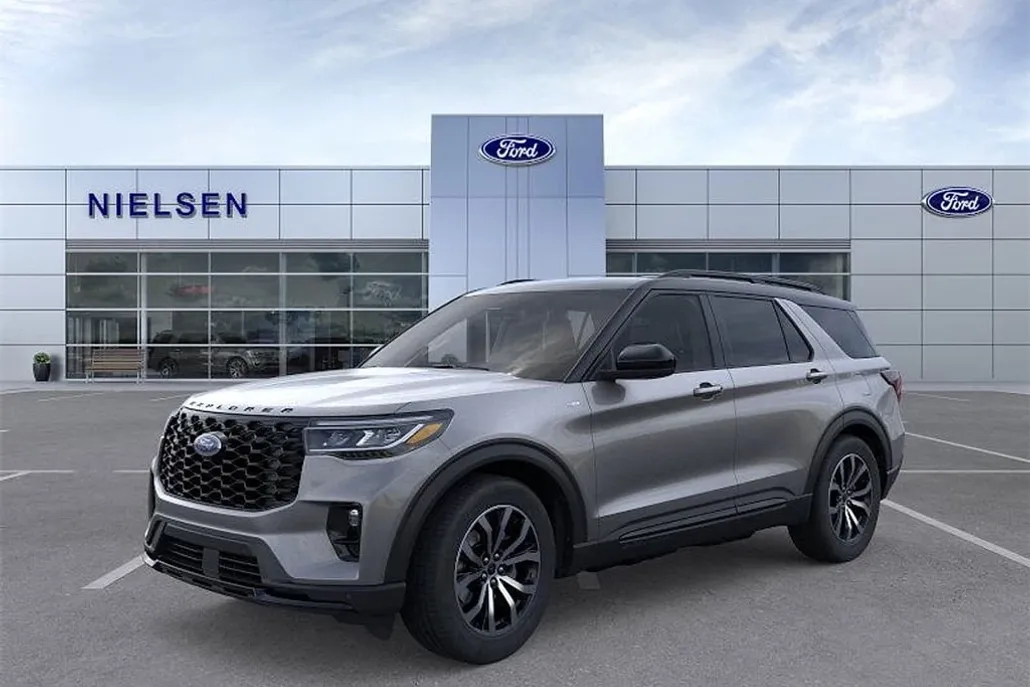 2025 Ford Explorer ST-Line photo 1