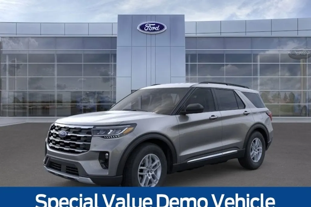 2025 Ford Explorer photo 1