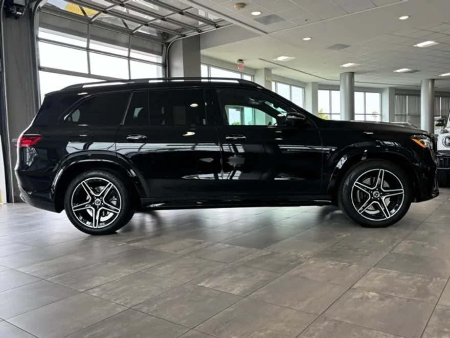 2025 Mercedes Benz GLS 450 4MATIC photo 1