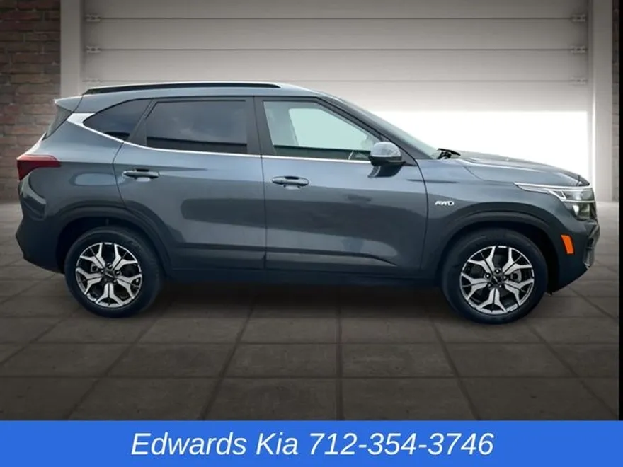 2022 Kia Seltos EX photo 1