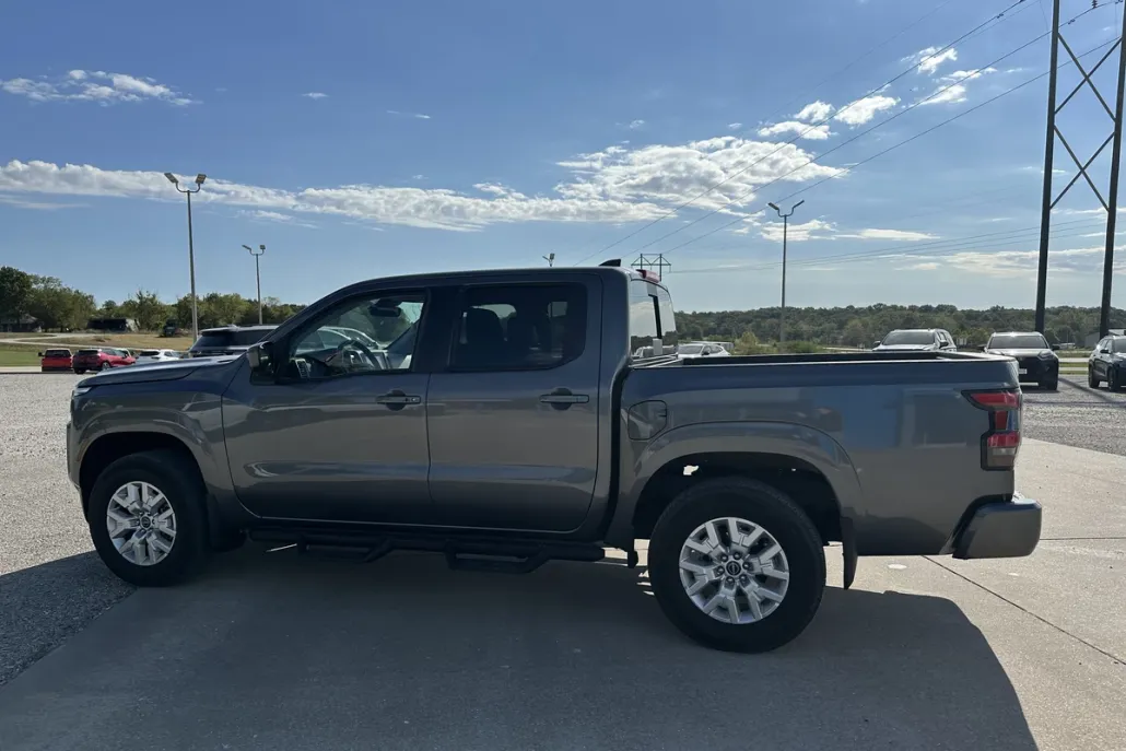 2023 Nissan Frontier SV photo 1