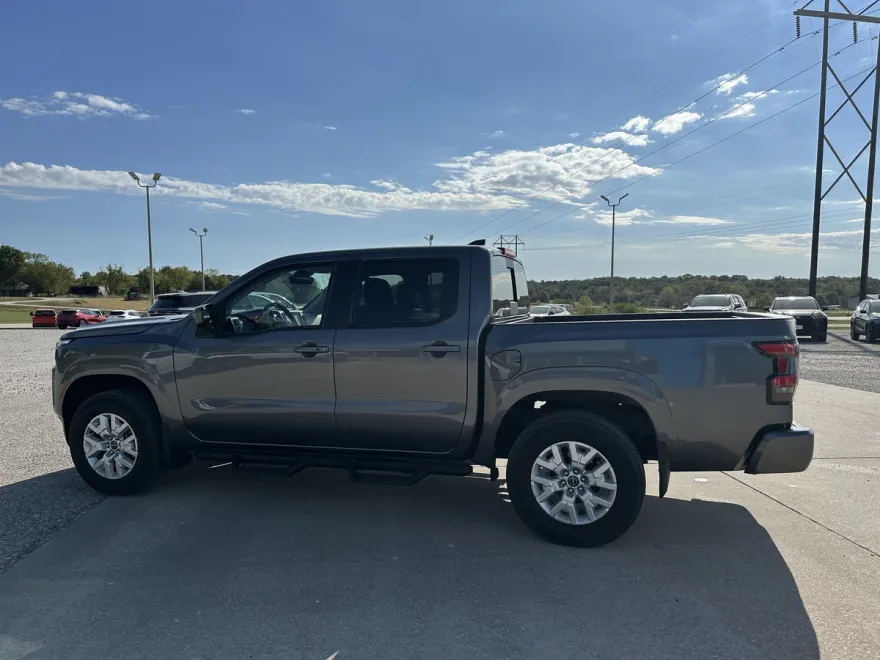 2023 Nissan Frontier SV photo 1