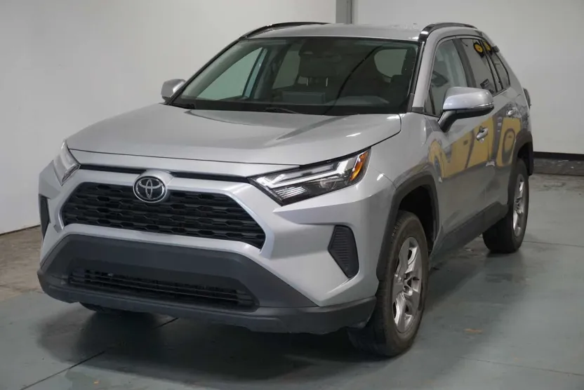 2024 Toyota RAV4 XLE photo 1