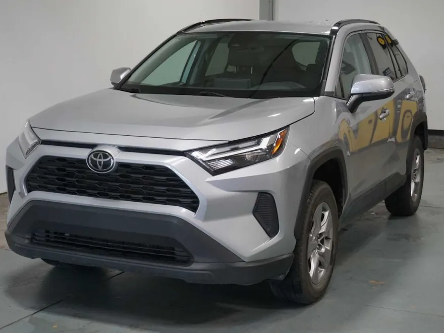 2024 Toyota RAV4 XLE photo 1