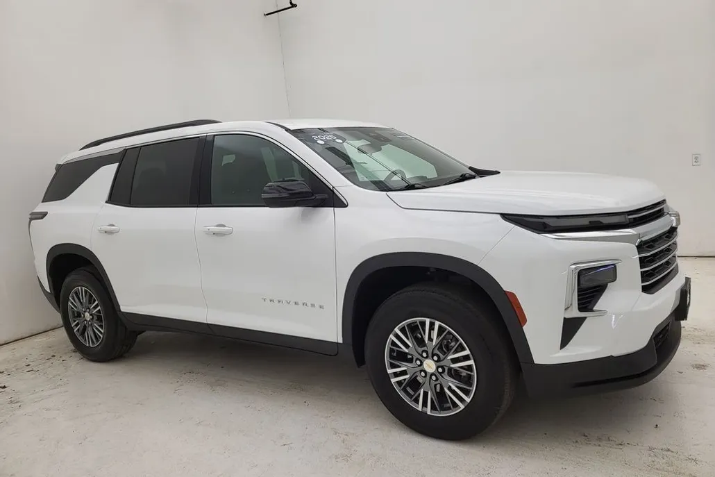2025 Chevrolet Traverse photo 1
