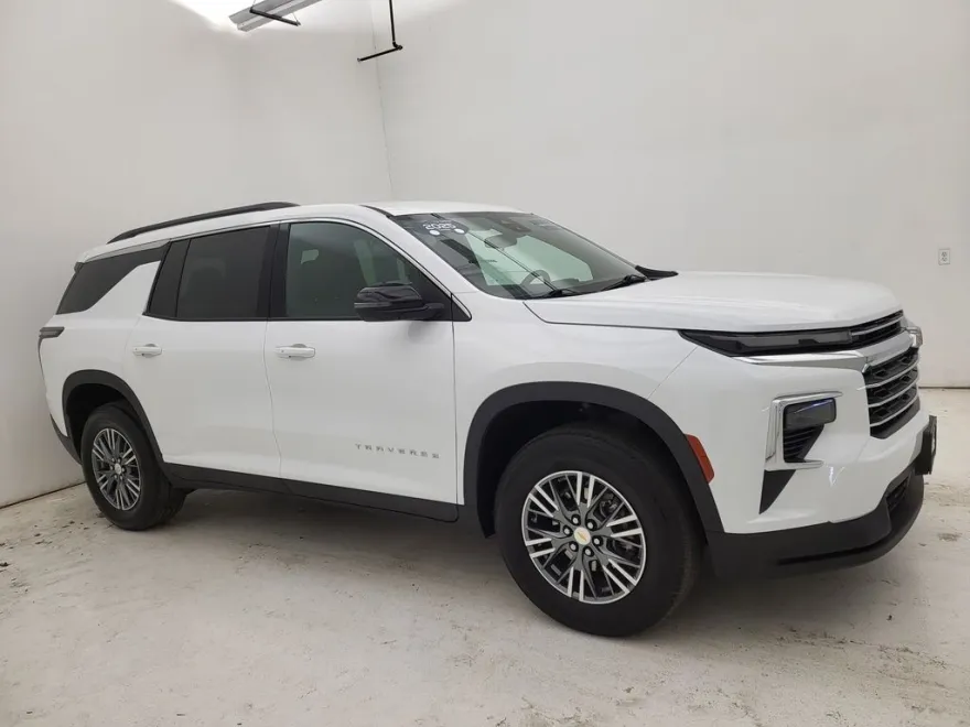 2025 Chevrolet Traverse photo 1