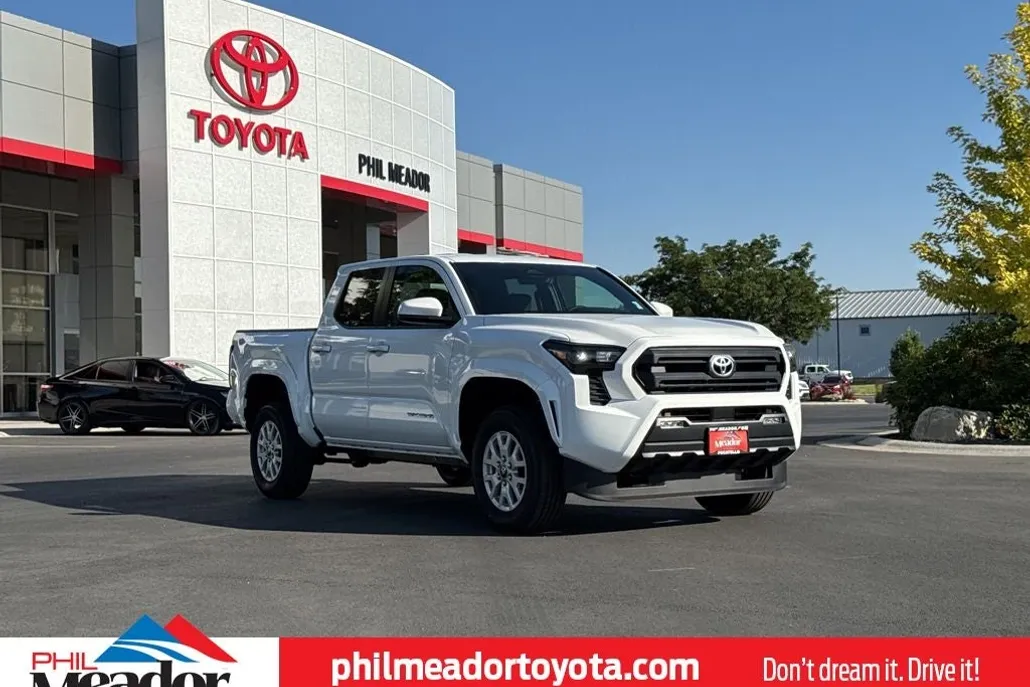 2025 Toyota Tacoma SR5 photo 1