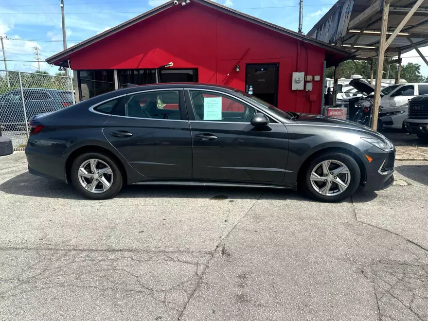 2021 Hyundai Sonata SE photo 1
