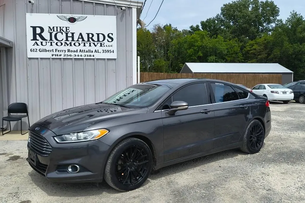 2016 Ford Fusion SE photo 1