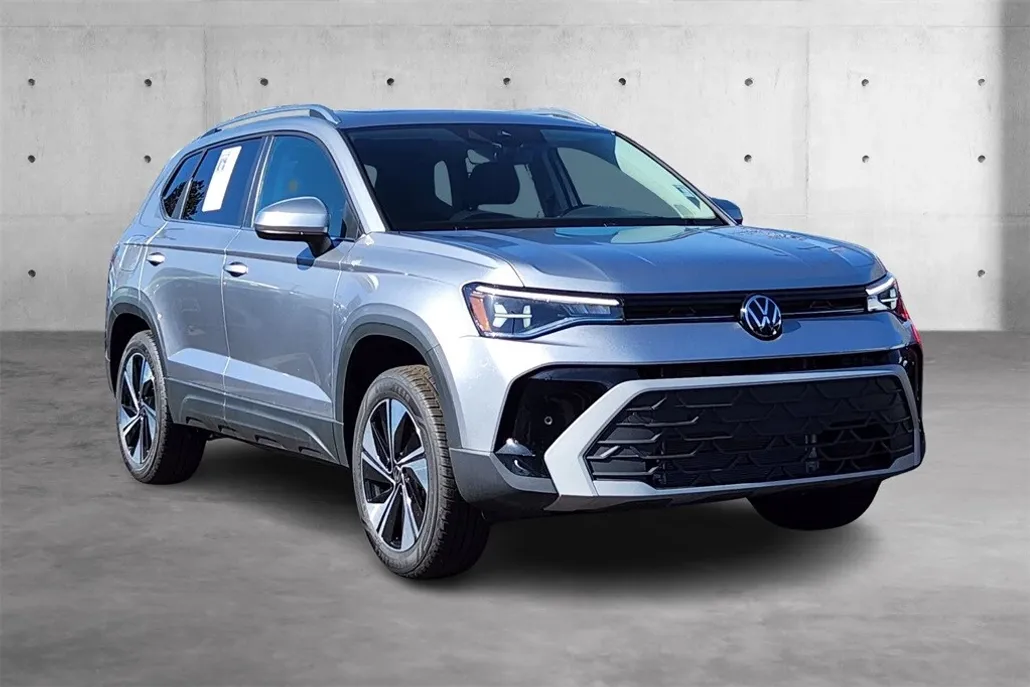 2025 Volkswagen Taos SE photo 1