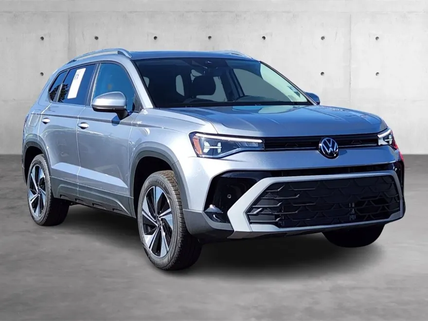 2025 Volkswagen Taos SE photo 1