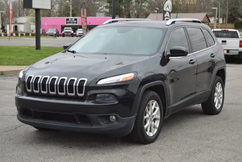 2015 Jeep Cherokee Latitude Sport photo 1