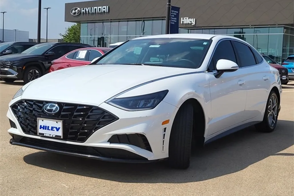 2022 Hyundai Sonata SEL photo 1