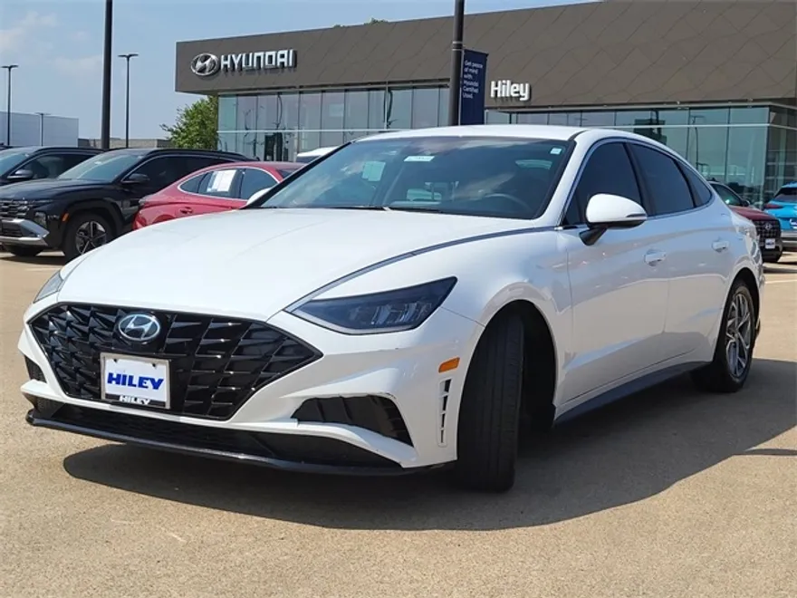 2022 Hyundai Sonata SEL photo 1