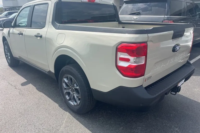 2025 Ford Maverick XLT photo 1