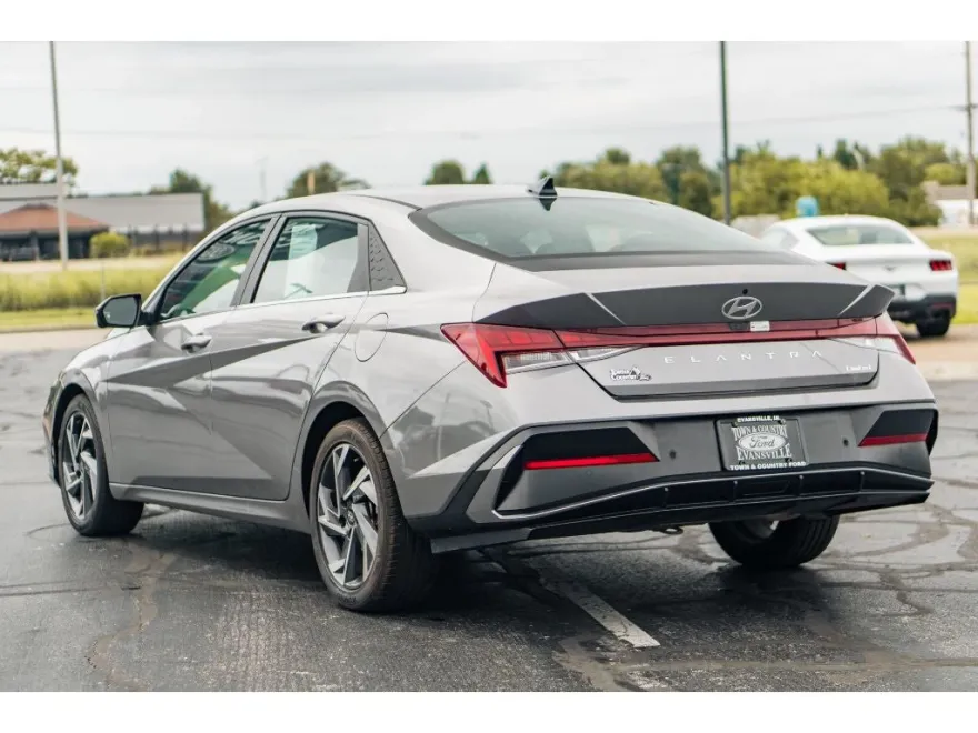 2024 Hyundai Elantra Limited photo 1