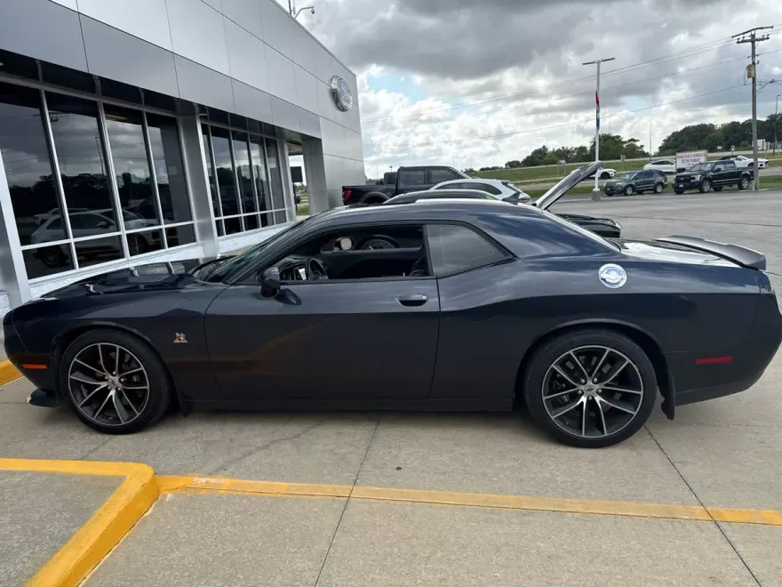 2017 Dodge Challenger R/T Scat Pack photo 1
