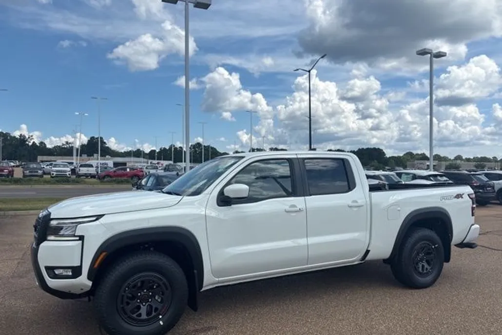 2025 Nissan Frontier PRO-4X photo 1