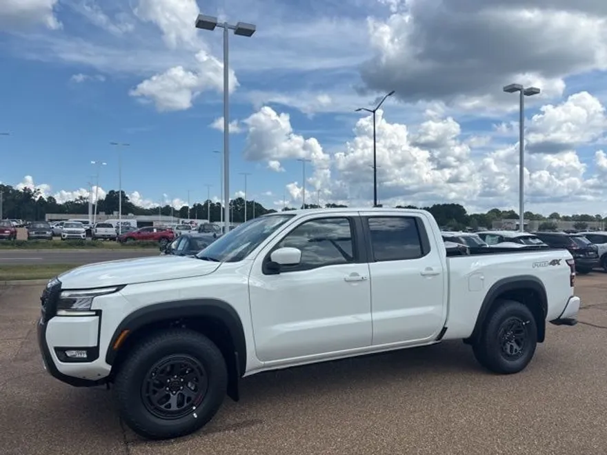 2025 Nissan Frontier PRO-4X photo 1
