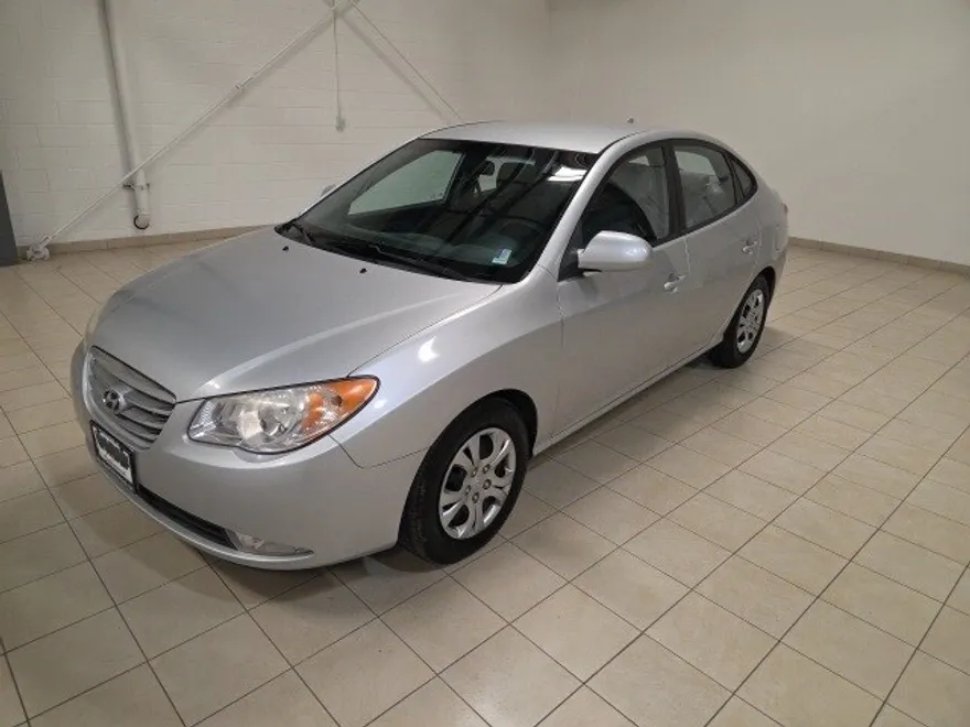2010 Hyundai Elantra GLS photo 1