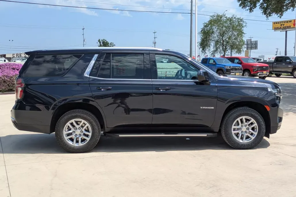 2023 Chevrolet Tahoe LT photo 1