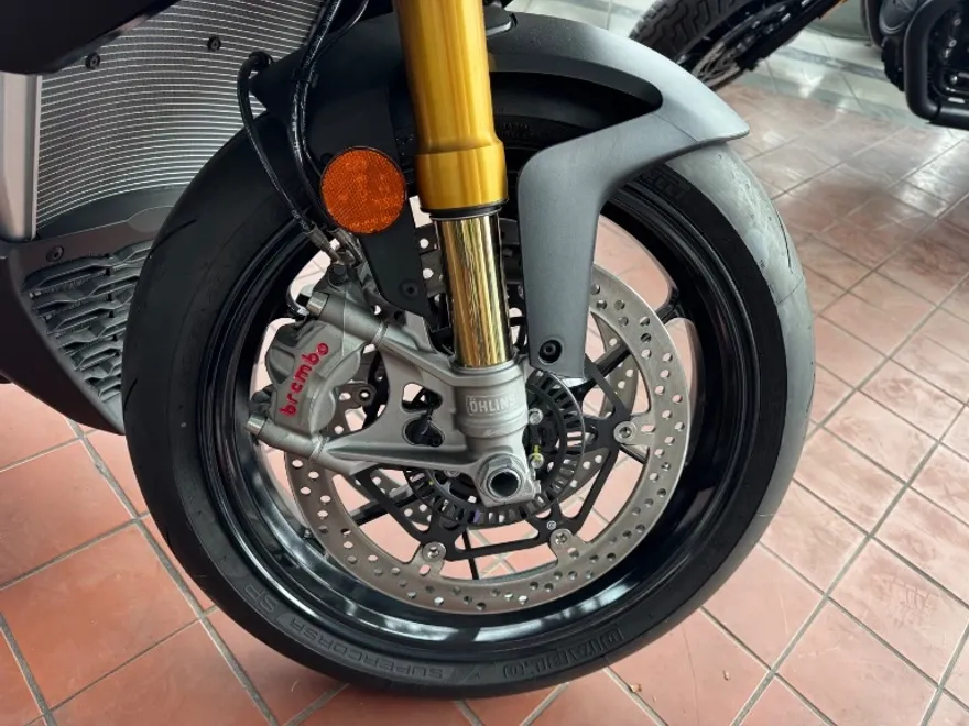 2022 Aprilia Tuono V4 1100 Factory photo 1
