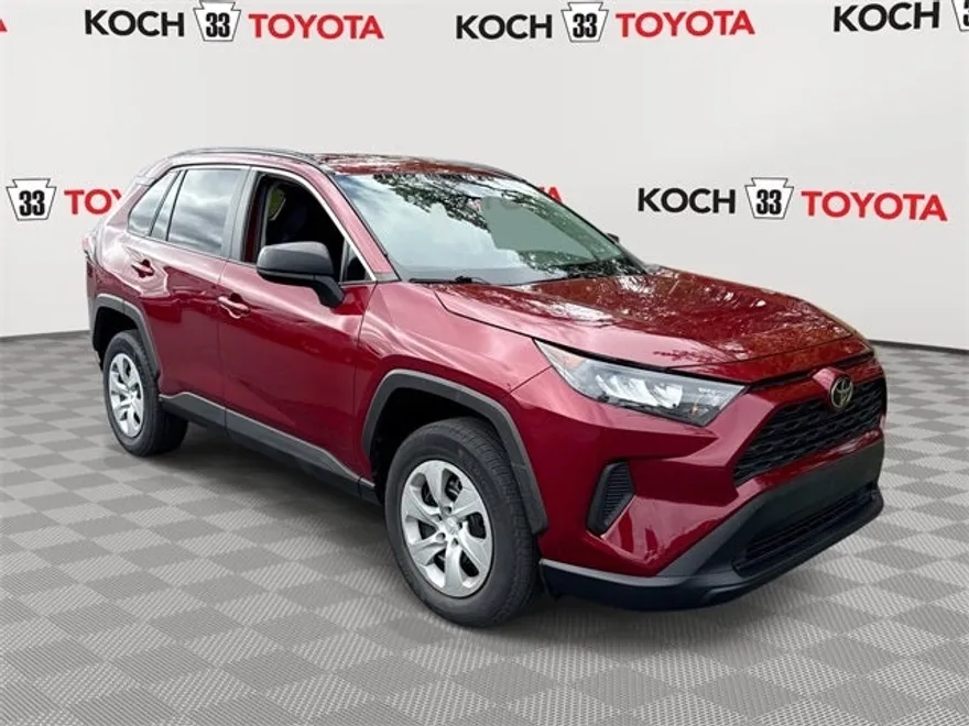 2021 Toyota RAV4 LE photo 1
