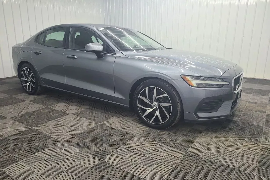 2020 Volvo S60 T5 Momentum photo 1