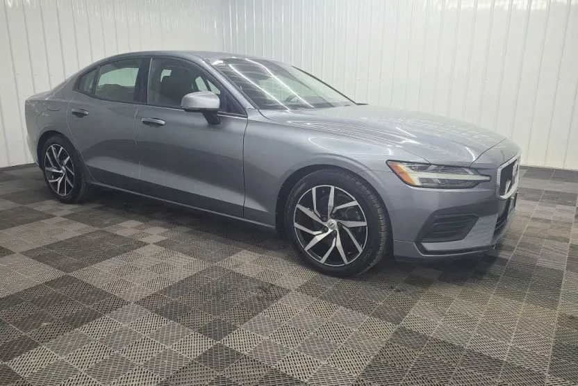 2020 Volvo S60 T5 Momentum photo 1