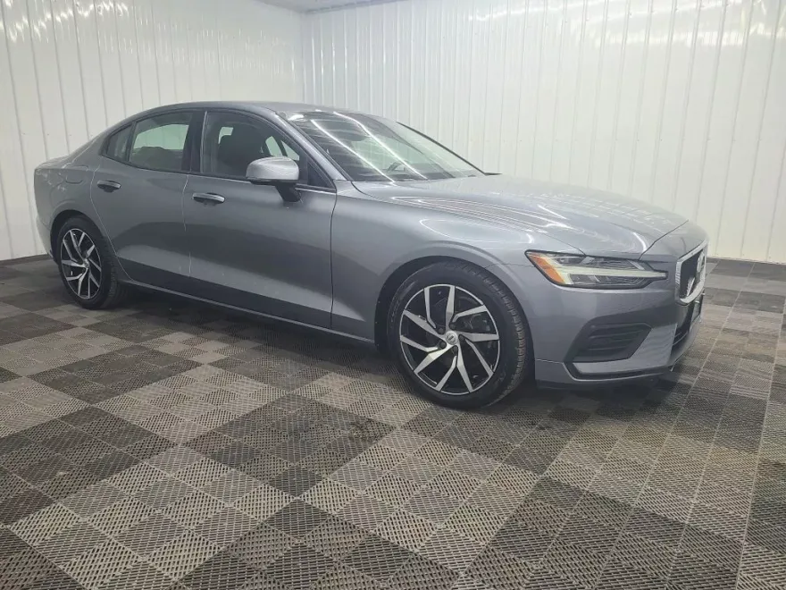 2020 Volvo S60 T5 Momentum photo 1
