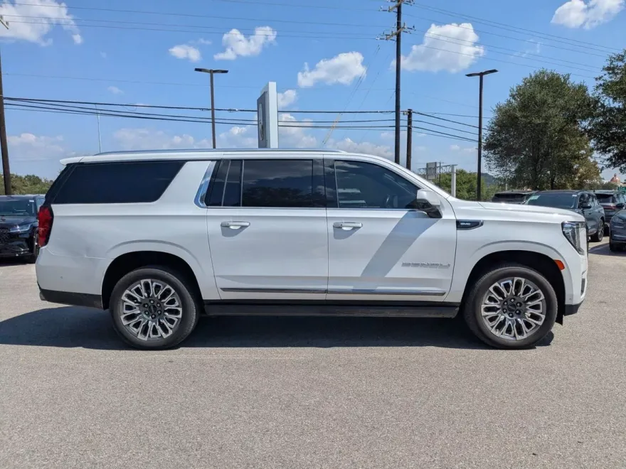 2023 Gmc Yukon XL Denali Ultimate photo 1