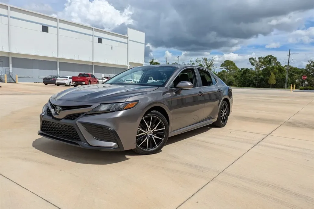 2024 Toyota Camry SE photo 1