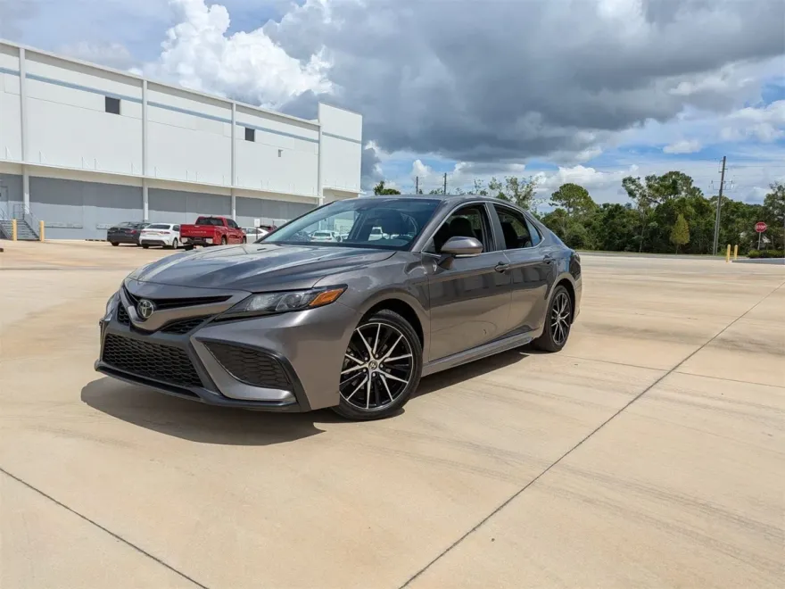 2024 Toyota Camry SE photo 1