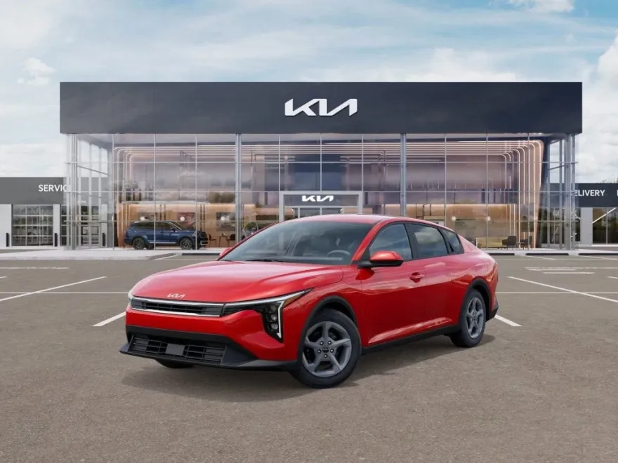 2025 Kia K4 LXS photo 1