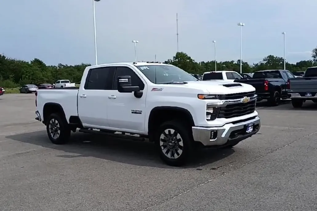 2024 Chevrolet Silverado 2500HD LT photo 1