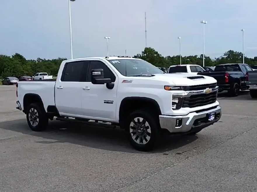 2024 Chevrolet Silverado 2500HD LT photo 1