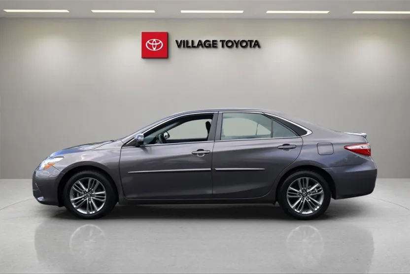 2017 Toyota Camry XLE photo 1