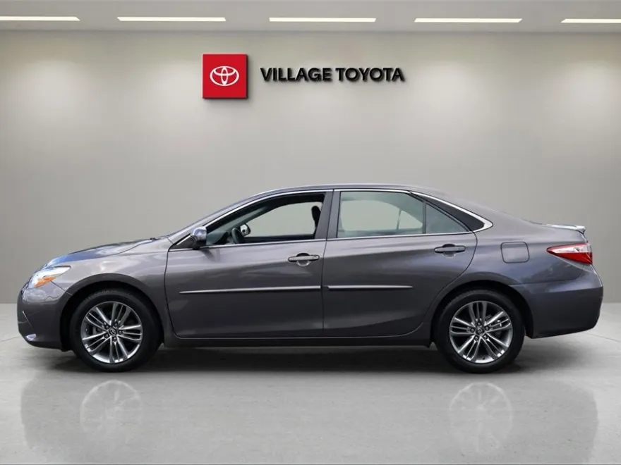 2017 Toyota Camry XLE photo 1
