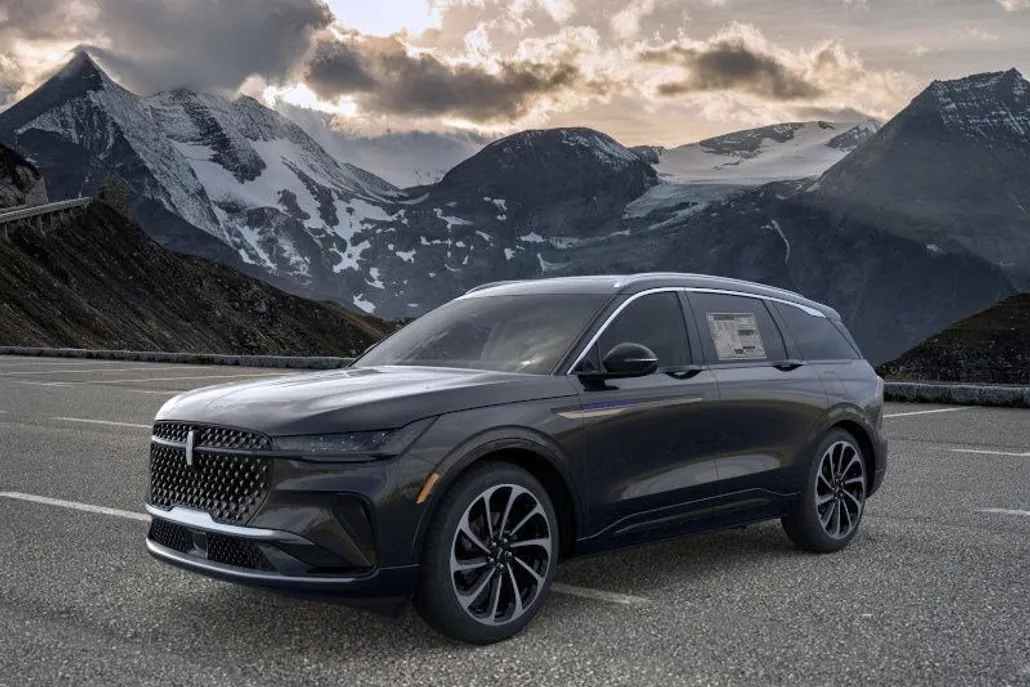 2025 Lincoln Nautilus Black Label photo 1