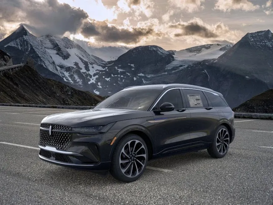 2025 Lincoln Nautilus Black Label photo 1
