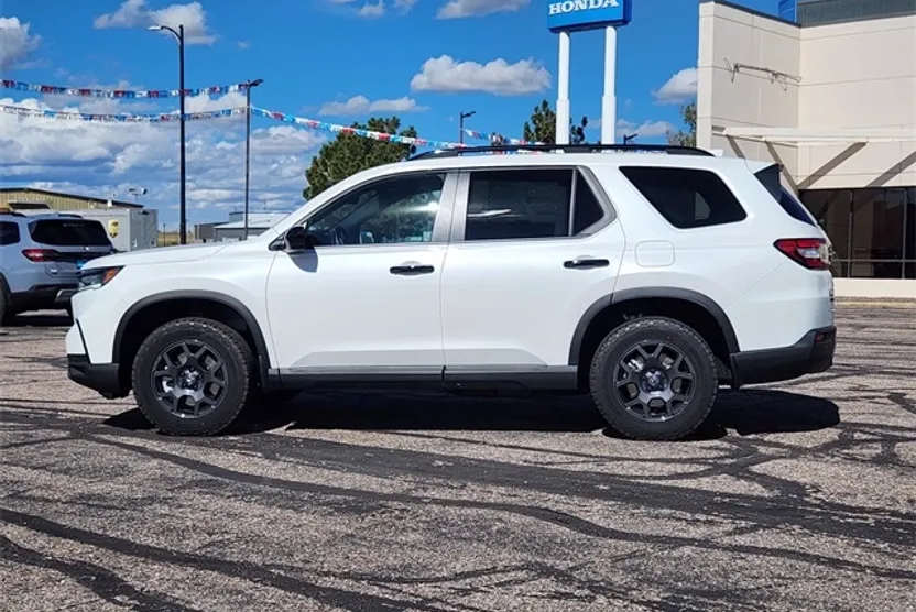 2025 Honda Pilot TrailSport photo 1