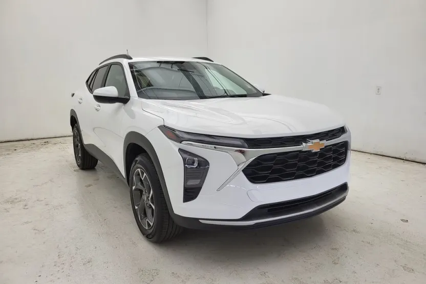 2024 Chevrolet Trax LT photo 1