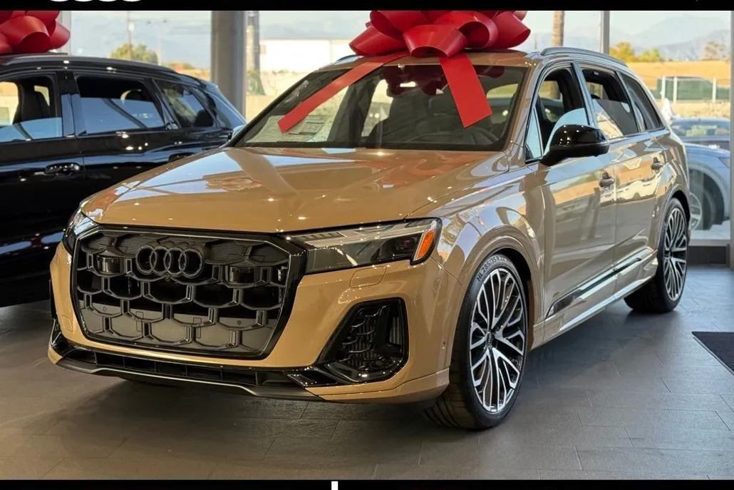2025 Audi SQ7 Prestige photo 1